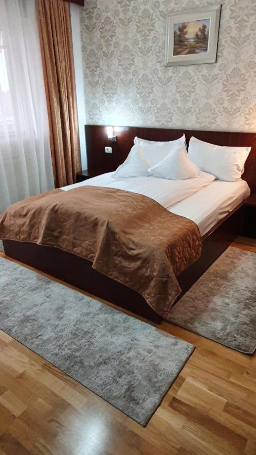 Pensiunea Select Arad Ngoại thất bức ảnh