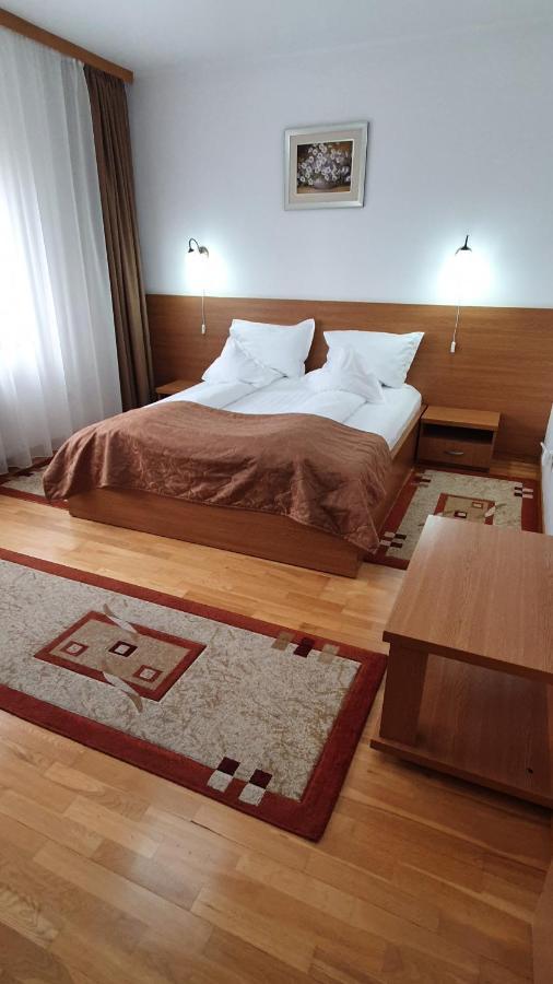Pensiunea Select Arad Ngoại thất bức ảnh
