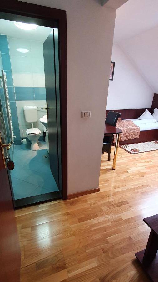 Pensiunea Select Arad Ngoại thất bức ảnh