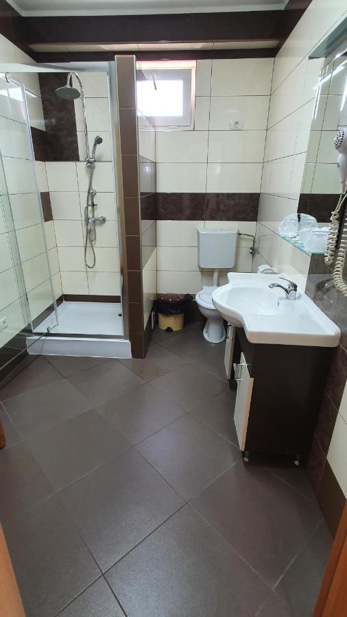 Pensiunea Select Arad Ngoại thất bức ảnh