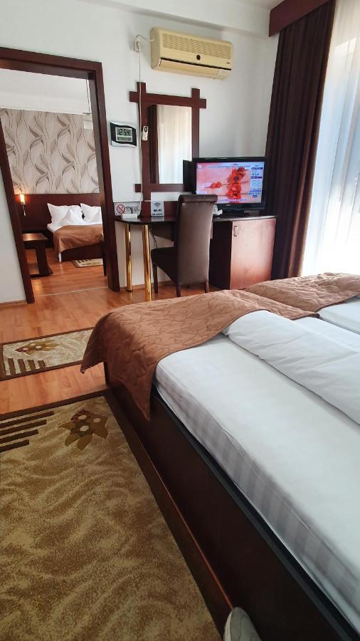 Pensiunea Select Arad Ngoại thất bức ảnh