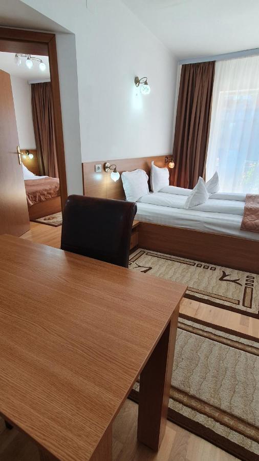 Pensiunea Select Arad Ngoại thất bức ảnh