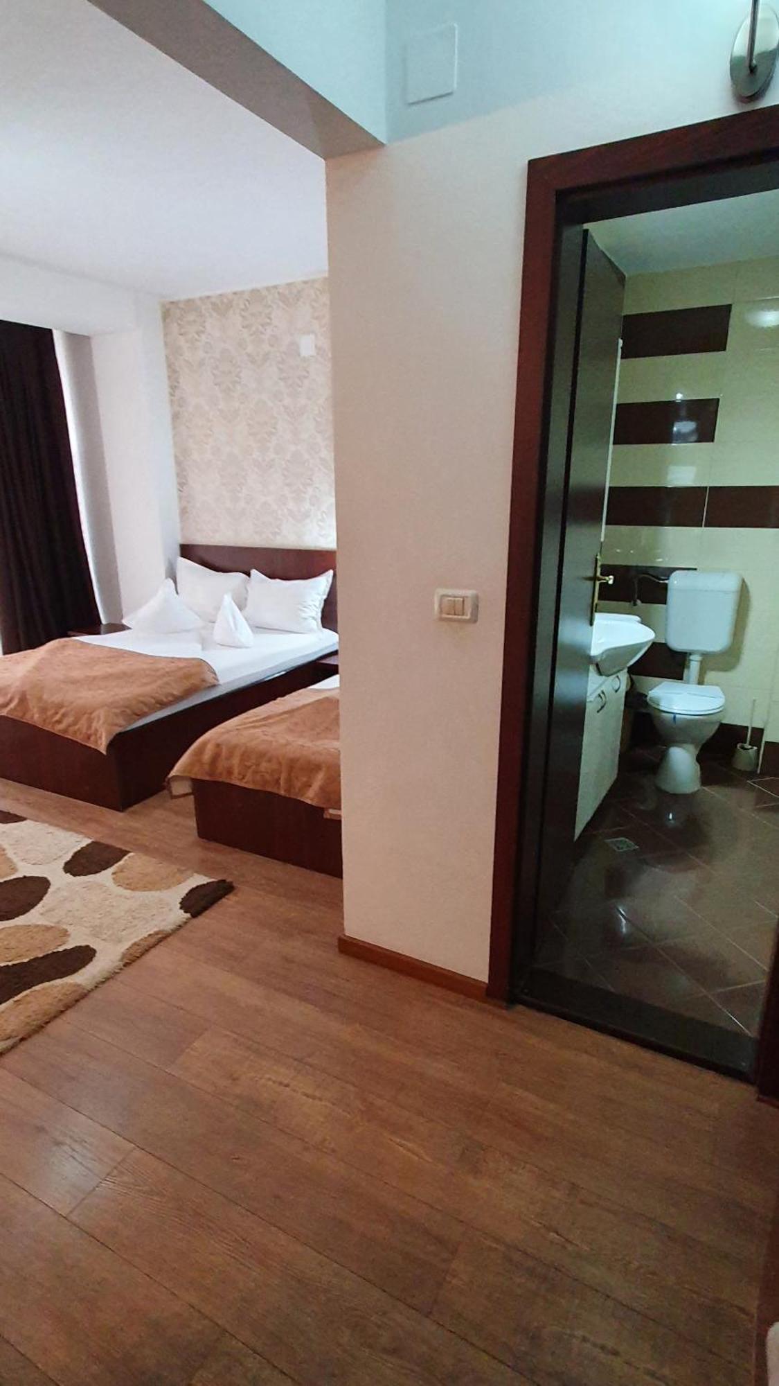 Pensiunea Select Arad Ngoại thất bức ảnh